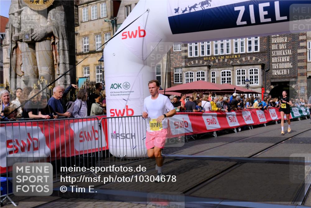 13.09.2026 - 21. swb-Marathon Bremen Tim E. http://msf.ph/oto/10304678 13.09.2026 10:48:31 Ziel 10142, 10316, 10329, 10421, 10638, 11058, 11135, 11193, 11241, 11781, 11815, 12259 meine-sportfotos.de