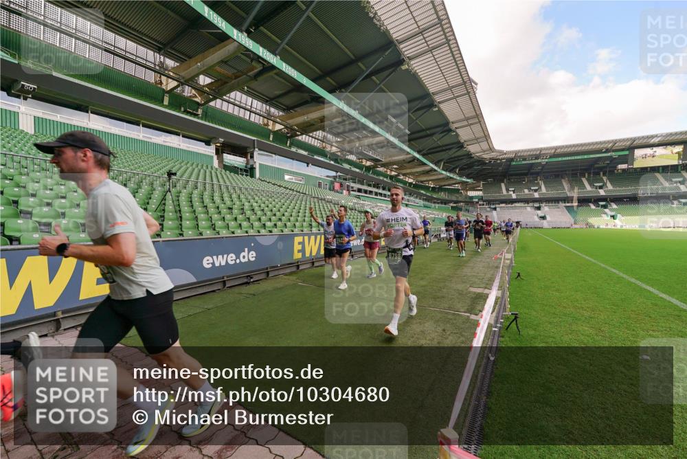 13.09.2026 - 21. swb-Marathon Bremen Michael Burmester http://msf.ph/oto/10304680 13.09.2026 12:53:35 Laufen im Stadion 102, 107, 145, 189, 313, 376, 385, 472, 481, 541, 560, 615, 616, 666, 675, 683, 696, 740, 755, 792, 816, 827, 982, 985, 987, 1033, 1056, 1076, 1207, 1232, 1252, 1297, 1419, 1433, 1445, 1468, 1528, 1542, 1551, 1631, 1646, 1658, 1664, 1704, 1707, 1814, 2007, 2043, 2055, 2203, 2280, 2350, 2362, 2401, 2422, 2454, 2480, 2498, 2499, 2623, 2701, 2767, 2820, 2824, 2858, 2882, 2913, 2962, 2971, 2997, 3054, 3085, 3149, 3236, 3336, 3357, 3362, 3413, 3448, 3830, 3988, 4283, 4475, 4605, 4651 meine-sportfotos.de