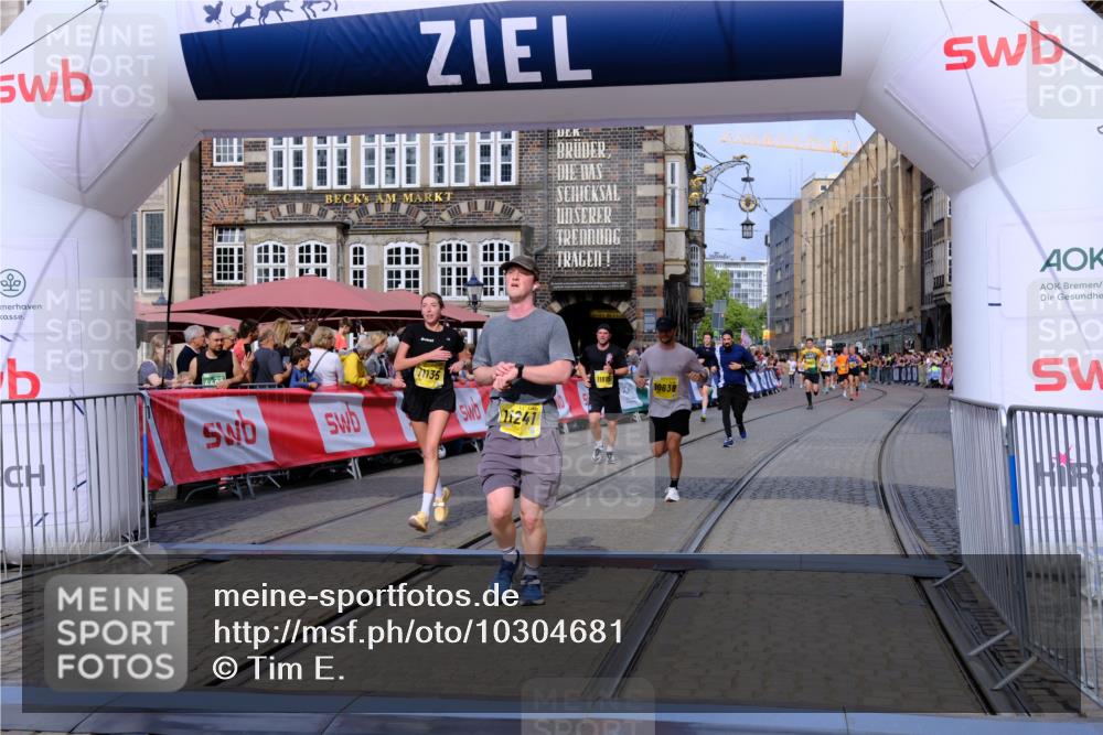 13.09.2026 - 21. swb-Marathon Bremen Tim E. http://msf.ph/oto/10304681 13.09.2026 10:48:33 Ziel 10316, 10329, 10421, 10638, 11058, 11135, 11193, 11241, 11683, 11781, 11815, 12259 meine-sportfotos.de