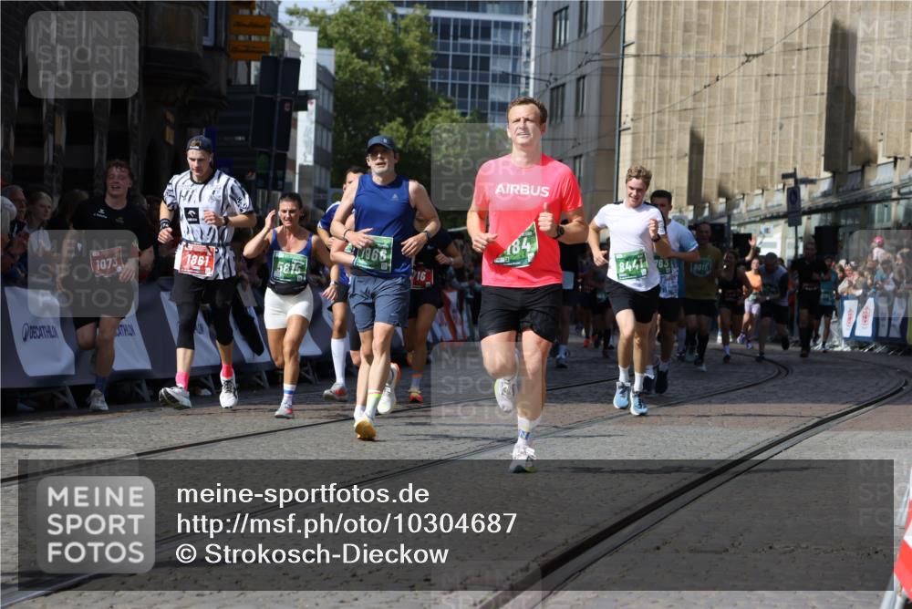 13.09.2026 - 21. swb-Marathon Bremen Strokosch-Dieckow http://msf.ph/oto/10304687 13.09.2026 13:30:08 Ziel 109, 124, 454, 716, 1073, 1173, 1205, 1581, 1759, 1848, 1861, 2289, 3320, 3618, 3667, 3908, 4115, 4524, 4575, 4576, 6006, 6127, 6725, 7079, 7093, 7384, 7884, 8267, 8481, 8594, 8612, 8771, 8899, 9049, 9534, 9747, 9770, 10013, 13031, 881, 1909, 1938, 2265, 2364, 2900, 4763, 5615, 7184, 7966, 8090, 8105, 8314, 8441, 8494, 9015, 9412, 9529 meine-sportfotos.de