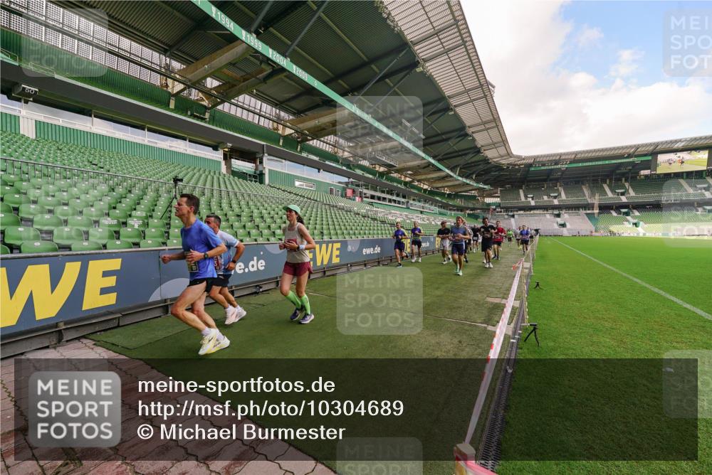 13.09.2026 - 21. swb-Marathon Bremen Michael Burmester http://msf.ph/oto/10304689 13.09.2026 12:53:36 Laufen im Stadion 102, 107, 145, 189, 313, 376, 385, 472, 481, 541, 560, 615, 616, 666, 675, 683, 696, 740, 755, 792, 816, 827, 982, 985, 987, 1033, 1056, 1076, 1207, 1232, 1252, 1297, 1419, 1433, 1445, 1468, 1528, 1542, 1551, 1631, 1646, 1658, 1664, 1704, 1707, 1814, 2007, 2043, 2055, 2203, 2280, 2350, 2362, 2401, 2422, 2454, 2480, 2498, 2499, 2623, 2701, 2767, 2820, 2824, 2858, 2882, 2913, 2962, 2971, 2997, 3054, 3085, 3149, 3236, 3336, 3357, 3362, 3413, 3448, 3988, 4283, 4605, 4651 meine-sportfotos.de