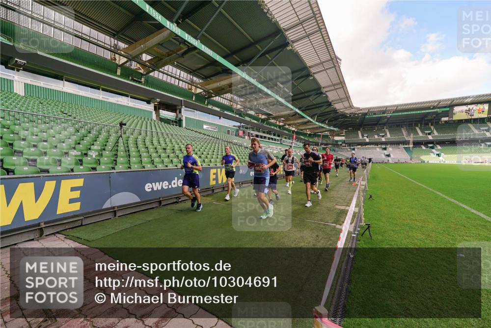 13.09.2026 - 21. swb-Marathon Bremen Michael Burmester http://msf.ph/oto/10304691 13.09.2026 12:53:38 Laufen im Stadion 102, 107, 145, 189, 313, 376, 385, 461, 472, 481, 541, 560, 615, 616, 666, 675, 683, 696, 740, 755, 792, 816, 827, 982, 985, 987, 1033, 1056, 1076, 1207, 1252, 1297, 1419, 1433, 1445, 1468, 1528, 1542, 1551, 1631, 1646, 1658, 1664, 1704, 1707, 1814, 2007, 2043, 2055, 2203, 2280, 2350, 2362, 2401, 2422, 2454, 2480, 2498, 2499, 2623, 2701, 2767, 2820, 2824, 2858, 2882, 2913, 2962, 2971, 2997, 3054, 3085, 3149, 3236, 3336, 3357, 3362, 3413, 3448, 3988, 4283, 4605, 4651 meine-sportfotos.de