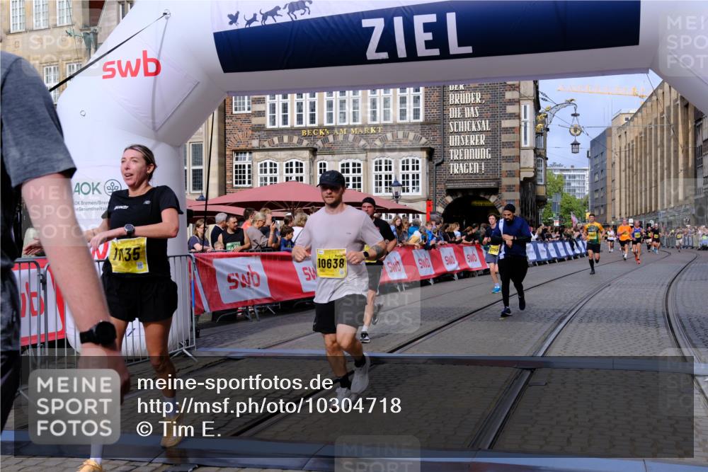 13.09.2026 - 21. swb-Marathon Bremen Tim E. http://msf.ph/oto/10304718 13.09.2026 10:48:35 Ziel 10316, 10421, 10638, 11058, 11135, 11241, 11582, 11683, 11781, 11815, 12259, 13570 meine-sportfotos.de