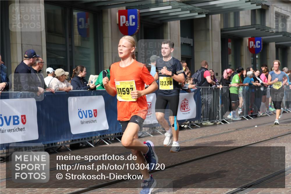 13.09.2026 - 21. swb-Marathon Bremen Strokosch-Dieckow http://msf.ph/oto/10304720 13.09.2026 10:52:43 Ziel 10284, 10304, 10585, 10714, 10734, 10863, 11012, 11038, 11238, 11282, 11386, 11575, 11766, 12019, 12170, 12369, 12398, 10193, 10339, 10652, 10761, 10812, 10827, 10906, 10958, 11002, 11109, 11144, 11350, 11362, 11597, 11604, 11605, 11669, 12338, 12361, 12399, 12439, 12533 meine-sportfotos.de