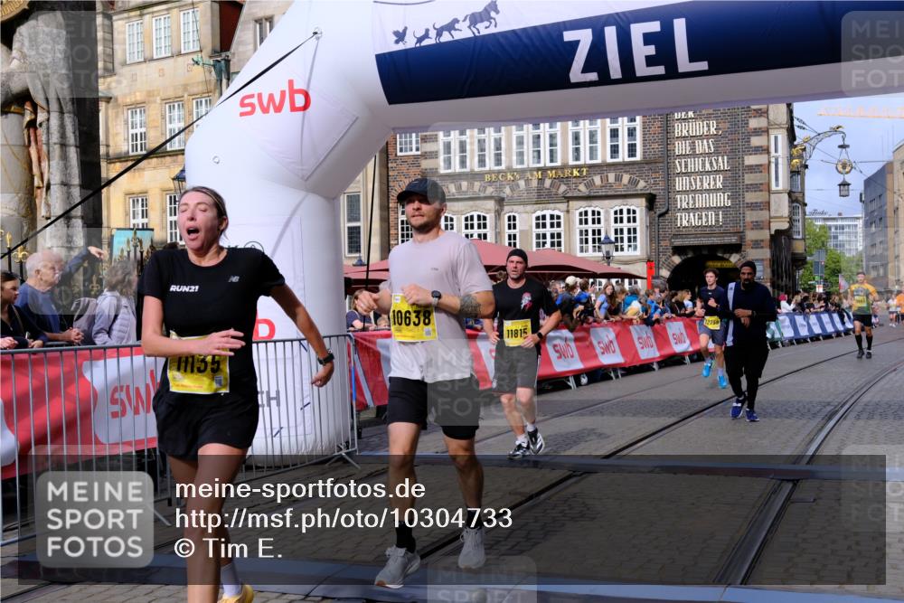 13.09.2026 - 21. swb-Marathon Bremen Tim E. http://msf.ph/oto/10304733 13.09.2026 10:48:35 Ziel 10316, 10421, 10638, 11058, 11135, 11241, 11582, 11683, 11781, 11815, 12259, 13570 meine-sportfotos.de