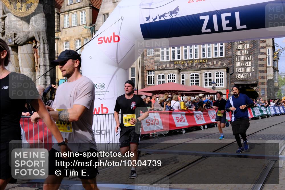 13.09.2026 - 21. swb-Marathon Bremen Tim E. http://msf.ph/oto/10304739 13.09.2026 10:48:37 Ziel 10316, 10421, 10426, 10638, 11058, 11135, 11241, 11582, 11683, 11781, 11815, 11837, 12259, 13570 meine-sportfotos.de