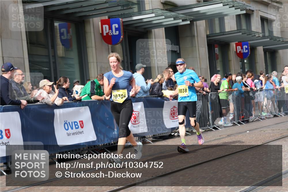 13.09.2026 - 21. swb-Marathon Bremen Strokosch-Dieckow http://msf.ph/oto/10304752 13.09.2026 10:52:46 Ziel 10284, 10304, 10585, 10714, 10863, 11012, 11038, 11238, 11282, 11386, 11575, 11766, 12019, 12170, 12369, 12398, 12461, 10193, 10339, 10652, 10734, 10761, 10812, 10827, 10906, 10958, 11002, 11038, 11109, 11144, 11350, 11362, 11597, 11604, 11605, 11669, 12338, 12361, 12399, 12439, 12533 meine-sportfotos.de