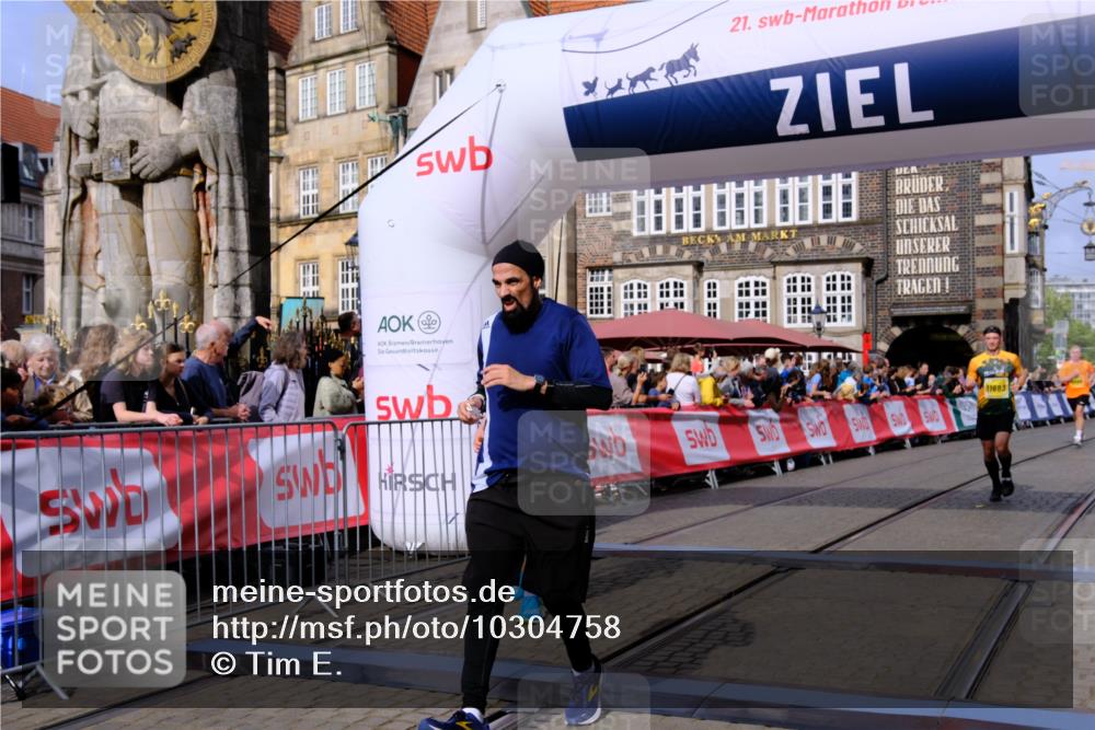 13.09.2026 - 21. swb-Marathon Bremen Tim E. http://msf.ph/oto/10304758 13.09.2026 10:48:39 Ziel 10316, 10421, 10426, 10638, 10814, 11135, 11241, 11582, 11683, 11781, 11815, 11837, 12259, 13570 meine-sportfotos.de
