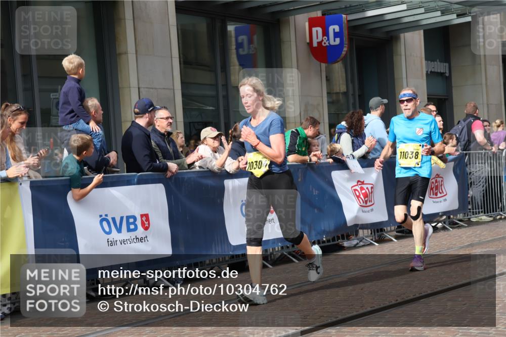 13.09.2026 - 21. swb-Marathon Bremen Strokosch-Dieckow http://msf.ph/oto/10304762 13.09.2026 10:52:46 Ziel 10284, 10304, 10585, 10714, 10863, 11012, 11038, 11238, 11282, 11386, 11575, 11766, 12019, 12170, 12369, 12398, 12461, 10193, 10339, 10652, 10734, 10761, 10812, 10827, 10906, 10958, 11002, 11038, 11109, 11144, 11350, 11362, 11597, 11604, 11605, 11669, 12338, 12361, 12399, 12439, 12533 meine-sportfotos.de