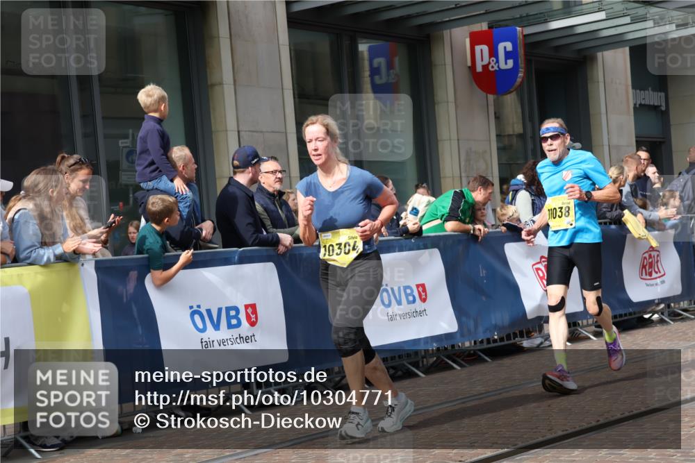 13.09.2026 - 21. swb-Marathon Bremen Strokosch-Dieckow http://msf.ph/oto/10304771 13.09.2026 10:52:46 Ziel 10284, 10304, 10585, 10714, 10863, 11012, 11038, 11238, 11282, 11386, 11575, 11766, 12019, 12170, 12369, 12398, 12461, 10193, 10339, 10652, 10734, 10761, 10812, 10827, 10906, 10958, 11002, 11038, 11109, 11144, 11350, 11362, 11597, 11604, 11605, 11669, 12338, 12361, 12399, 12439, 12533 meine-sportfotos.de