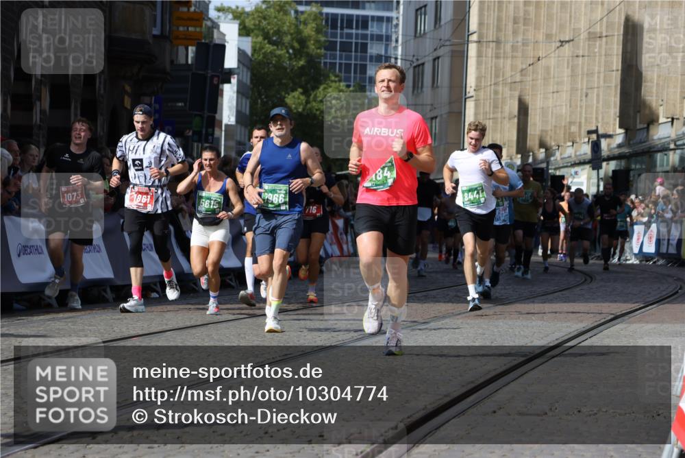 13.09.2026 - 21. swb-Marathon Bremen Strokosch-Dieckow http://msf.ph/oto/10304774 13.09.2026 13:30:08 Ziel 109, 124, 454, 716, 1073, 1173, 1205, 1581, 1759, 1848, 1861, 2289, 3320, 3618, 3667, 3908, 4115, 4524, 4575, 4576, 6006, 6127, 6725, 7079, 7093, 7384, 7884, 8267, 8481, 8594, 8612, 8771, 8899, 9049, 9534, 9747, 9770, 10013, 13031, 881, 1909, 1938, 2265, 2364, 2900, 4763, 5615, 7184, 7966, 8090, 8105, 8314, 8441, 8494, 9015, 9412, 9529 meine-sportfotos.de