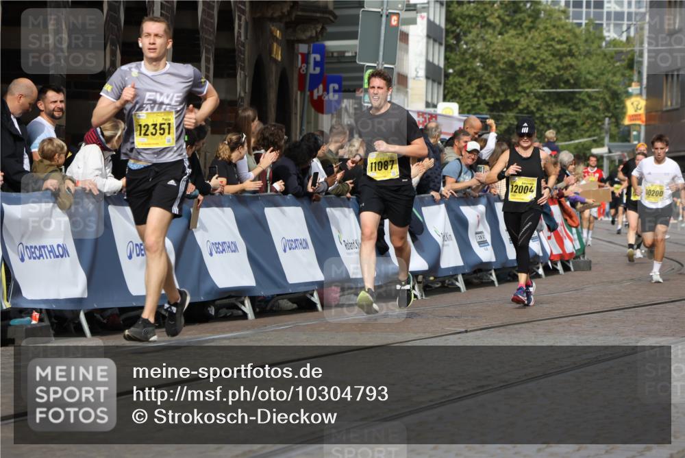 13.09.2026 - 21. swb-Marathon Bremen Strokosch-Dieckow http://msf.ph/oto/10304793 13.09.2026 10:51:02 Ziel 10267, 10764, 11076, 11170, 11220, 11276, 11664, 11753, 11774, 11961, 12052, 12070, 12179, 12309, 12488, 12560, 13544, 10471, 10515, 10808, 11339, 11503, 11537, 11801, 11973, 12051, 12133, 12552 meine-sportfotos.de