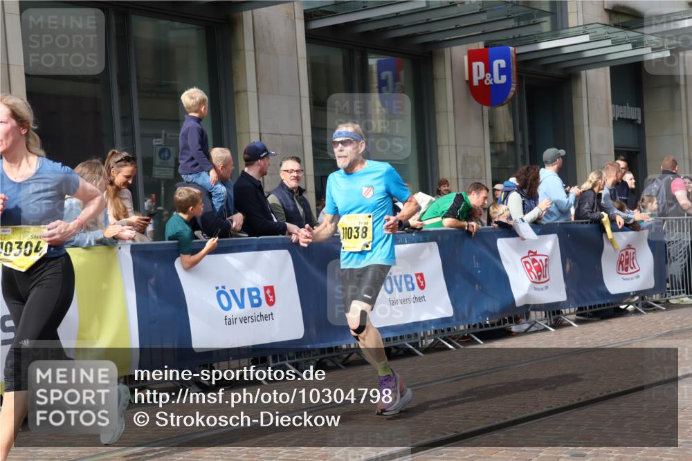 13.09.2026 - 21. swb-Marathon Bremen Strokosch-Dieckow http://msf.ph/oto/10304798 13.09.2026 10:52:47 Ziel 10284, 10304, 10448, 10585, 10714, 10863, 11012, 11238, 11282, 11386, 11575, 11766, 12019, 12170, 12369, 12398, 12461, 10193, 10339, 10652, 10734, 10761, 10812, 10827, 10906, 10958, 11002, 11038, 11109, 11144, 11350, 11362, 11597, 11604, 11605, 11669, 12338, 12361, 12399, 12439, 12533 meine-sportfotos.de