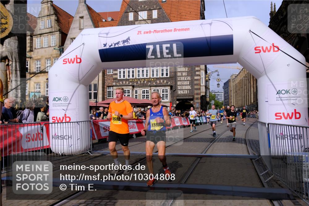 13.09.2026 - 21. swb-Marathon Bremen Tim E. http://msf.ph/oto/10304808 13.09.2026 10:48:43 Ziel 10231, 10269, 10421, 10426, 10489, 10538, 10638, 10770, 10814, 10993, 11135, 11196, 11241, 11582, 11683, 11815, 11837, 12259, 13570 meine-sportfotos.de