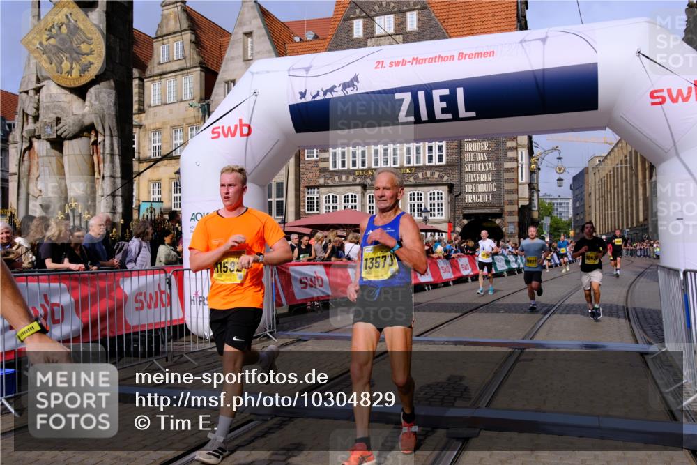 13.09.2026 - 21. swb-Marathon Bremen Tim E. http://msf.ph/oto/10304829 13.09.2026 10:48:44 Ziel 10231, 10269, 10421, 10426, 10489, 10538, 10638, 10770, 10814, 10993, 11135, 11196, 11241, 11582, 11611, 11683, 11815, 11837, 12259, 13570 meine-sportfotos.de