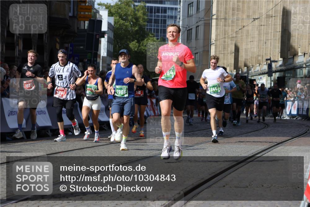 13.09.2026 - 21. swb-Marathon Bremen Strokosch-Dieckow http://msf.ph/oto/10304843 13.09.2026 13:30:09 Ziel 109, 124, 454, 716, 1073, 1173, 1205, 1581, 1759, 1848, 1861, 2289, 3320, 3618, 3667, 3908, 4115, 4524, 4575, 4576, 5631, 6006, 6127, 6725, 7079, 7093, 7884, 8267, 8481, 8612, 8771, 8899, 9049, 9534, 9747, 9770, 10013, 881, 1909, 1938, 2265, 2364, 2900, 4763, 5615, 7184, 7966, 8090, 8105, 8169, 8314, 8441, 8494, 9015, 9412, 9529 meine-sportfotos.de