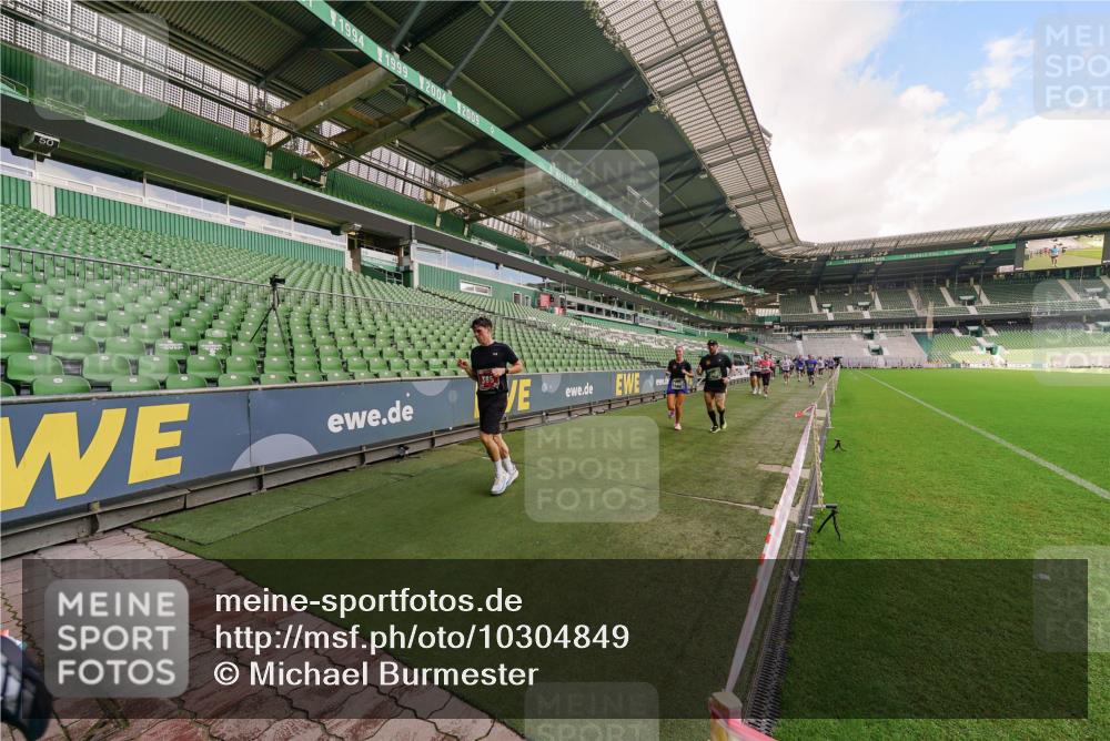 13.09.2026 - 21. swb-Marathon Bremen Michael Burmester http://msf.ph/oto/10304849 13.09.2026 12:54:11 Laufen im Stadion 102, 145, 161, 189, 201, 313, 376, 385, 461, 472, 481, 541, 560, 615, 616, 666, 675, 696, 740, 755, 816, 827, 982, 985, 987, 1053, 1056, 1076, 1207, 1419, 1433, 1445, 1468, 1528, 1551, 1599, 1631, 1658, 1664, 1704, 1707, 1814, 2055, 2280, 2350, 2362, 2383, 2390, 2401, 2422, 2454, 2474, 2499, 2623, 2701, 2733, 2801, 2820, 2824, 2858, 2870, 2882, 2913, 2922, 2962, 2971, 2997, 3012, 3054, 3134, 3175, 3206, 3236, 3241, 3356, 3357, 3362, 3413 meine-sportfotos.de