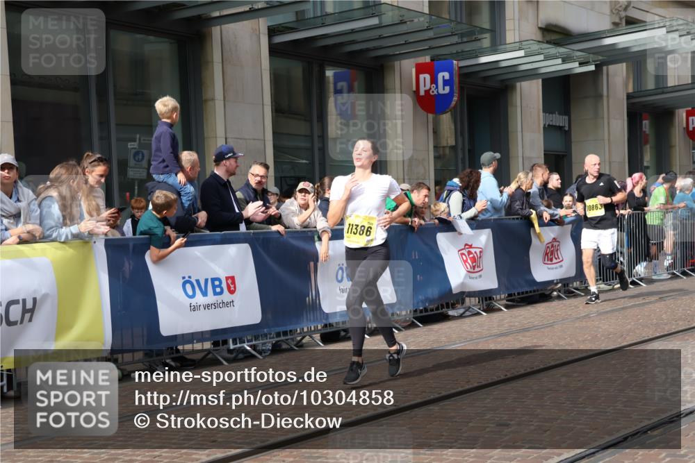 13.09.2026 - 21. swb-Marathon Bremen Strokosch-Dieckow http://msf.ph/oto/10304858 13.09.2026 10:52:49 Ziel 10284, 10304, 10448, 10585, 10714, 10863, 11012, 11238, 11282, 11386, 11575, 11766, 12040, 12170, 12275, 12369, 12398, 12461, 10193, 10304, 10339, 10652, 10734, 10812, 10827, 10906, 10958, 11002, 11038, 11109, 11144, 11350, 11362, 11597, 11604, 11605, 12019, 12338, 12361, 12399, 12439, 12533 meine-sportfotos.de