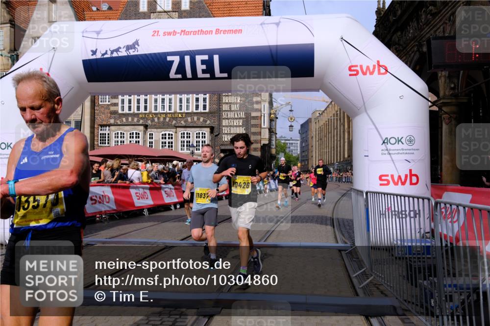 13.09.2026 - 21. swb-Marathon Bremen Tim E. http://msf.ph/oto/10304860 13.09.2026 10:48:45 Ziel 10231, 10269, 10421, 10426, 10489, 10538, 10638, 10770, 10814, 10993, 11135, 11196, 11241, 11582, 11611, 11683, 11815, 11837, 12259, 13570 meine-sportfotos.de