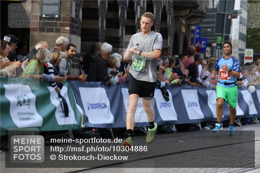 13.09.2026 - 21. swb-Marathon Bremen Strokosch-Dieckow http://msf.ph/oto/10304886 13.09.2026 12:58:57 Ziel 346, 2049, 5672, 6198, 6929, 8311, 8394, 1118, 1508, 3584, 3688, 4399, 6991, 8994, 9120, 9329 meine-sportfotos.de