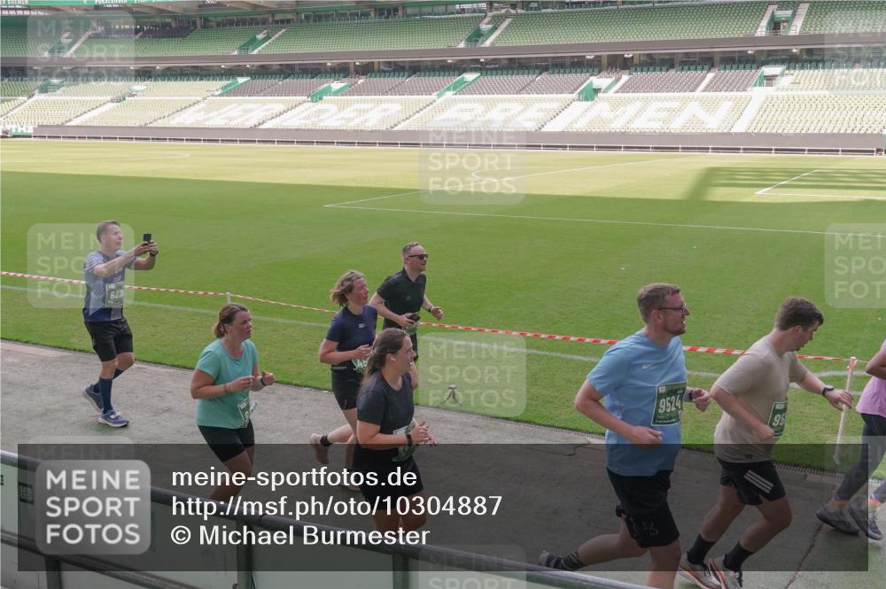 13.09.2026 - 21. swb-Marathon Bremen Michael Burmester http://msf.ph/oto/10304887 13.09.2026 13:36:16 Laufen im Stadion 444, 462, 491, 496, 590, 657, 799, 1015, 1132, 1135, 1279, 1280, 1321, 1396, 1432, 1620, 1726, 1762, 1887, 1934, 1951, 1965, 1974, 1977, 1992, 2078, 2227, 2335, 2578, 2639, 2650, 2688, 2789, 2842, 2894, 2933, 3090, 3161, 3169, 3178, 3179, 3191, 3299, 3303, 3406, 3408, 3463, 3472, 3498, 3555, 3570, 3573, 3588, 3640, 3731, 3779, 3801, 3839, 3904, 3985, 4084, 4145, 4200, 4210, 4290, 4464, 4500, 4546, 4561, 4801, 4880, 4967, 5000, 5034, 5182, 5332, 5461, 5679, 5818 meine-sportfotos.de