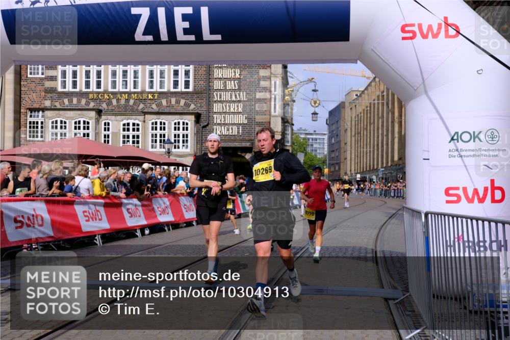 13.09.2026 - 21. swb-Marathon Bremen Tim E. http://msf.ph/oto/10304913 13.09.2026 10:48:48 Ziel 10231, 10269, 10421, 10426, 10489, 10538, 10770, 10814, 10917, 10993, 11196, 11372, 11582, 11611, 11683, 11815, 11837, 12259, 13570 meine-sportfotos.de