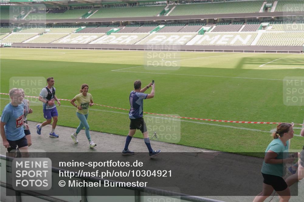 13.09.2026 - 21. swb-Marathon Bremen Michael Burmester http://msf.ph/oto/10304921 13.09.2026 13:36:17 Laufen im Stadion 444, 462, 491, 496, 590, 657, 799, 1015, 1132, 1135, 1279, 1280, 1321, 1396, 1432, 1620, 1726, 1762, 1887, 1934, 1951, 1965, 1974, 1977, 1992, 2078, 2227, 2335, 2578, 2639, 2650, 2688, 2789, 2842, 2892, 2894, 2933, 3090, 3161, 3169, 3178, 3179, 3191, 3299, 3303, 3406, 3408, 3463, 3472, 3498, 3555, 3570, 3573, 3588, 3640, 3731, 3779, 3801, 3839, 3904, 3985, 4084, 4145, 4200, 4210, 4290, 4464, 4500, 4538, 4546, 4561, 4801, 4880, 4967, 5000, 5034, 5182, 5332, 5461, 5679, 5818 meine-sportfotos.de