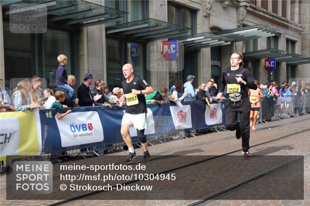 13.09.2026 - 21. swb-Marathon Bremen Strokosch-Dieckow http://msf.ph/oto/10304945 13.09.2026 10:52:51 Ziel 10284, 10448, 10585, 10714, 10780, 10863, 11012, 11238, 11282, 11386, 11575, 11766, 12040, 12170, 12275, 12369, 12398, 12461, 10193, 10304, 10339, 10652, 10734, 10812, 10827, 10906, 11002, 11038, 11109, 11144, 11350, 11362, 11386, 11597, 12019, 12338, 12361, 12399, 12439, 12533 meine-sportfotos.de