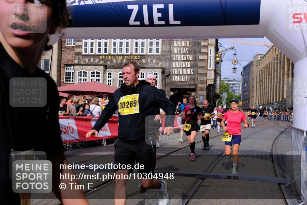 13.09.2026 - 21. swb-Marathon Bremen Tim E. http://msf.ph/oto/10304948 13.09.2026 10:48:49 Ziel 10231, 10269, 10421, 10426, 10489, 10538, 10770, 10814, 10917, 10993, 11196, 11372, 11582, 11611, 11683, 11837, 12259, 13570 meine-sportfotos.de
