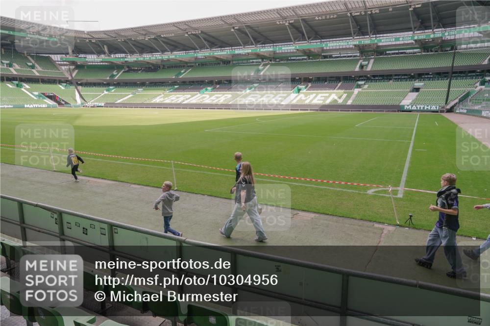 13.09.2026 - 21. swb-Marathon Bremen Michael Burmester http://msf.ph/oto/10304956 13.09.2026 11:20:35 Laufen im Stadion  meine-sportfotos.de