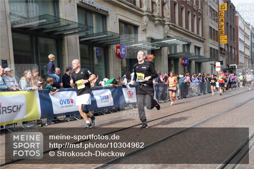 13.09.2026 - 21. swb-Marathon Bremen Strokosch-Dieckow http://msf.ph/oto/10304962 13.09.2026 10:52:52 Ziel 10284, 10448, 10585, 10714, 10757, 10780, 10863, 11012, 11238, 11282, 11575, 11766, 12040, 12170, 12275, 12369, 12398, 12461, 10193, 10304, 10339, 10652, 10734, 10812, 10827, 10906, 11002, 11038, 11109, 11144, 11350, 11362, 11386, 11597, 12019, 12338, 12361, 12399, 12533 meine-sportfotos.de
