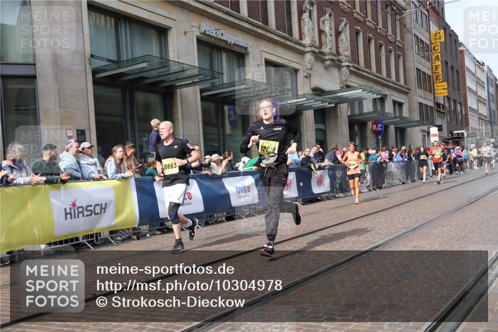 13.09.2026 - 21. swb-Marathon Bremen Strokosch-Dieckow http://msf.ph/oto/10304978 13.09.2026 10:52:52 Ziel 10284, 10448, 10585, 10714, 10757, 10780, 10863, 11012, 11238, 11282, 11575, 11766, 12040, 12170, 12275, 12369, 12398, 12461, 10193, 10304, 10339, 10652, 10734, 10812, 10827, 10906, 11002, 11038, 11109, 11144, 11350, 11362, 11386, 11597, 12019, 12338, 12361, 12399, 12533 meine-sportfotos.de