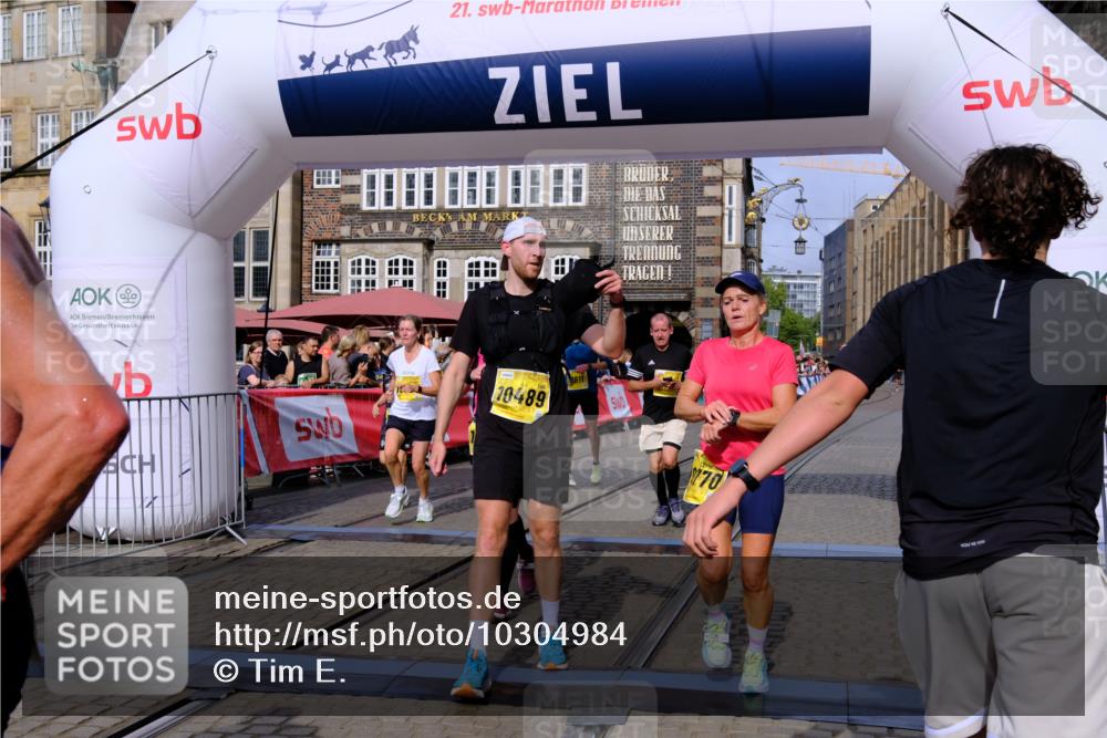 13.09.2026 - 21. swb-Marathon Bremen Tim E. http://msf.ph/oto/10304984 13.09.2026 10:48:50 Ziel 10231, 10269, 10426, 10489, 10538, 10770, 10814, 10815, 10917, 10993, 11196, 11372, 11582, 11611, 11683, 11837, 12259, 13570 meine-sportfotos.de