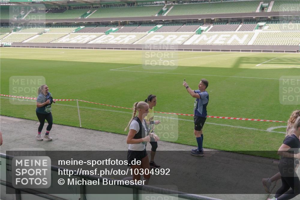 13.09.2026 - 21. swb-Marathon Bremen Michael Burmester http://msf.ph/oto/10304992 13.09.2026 13:36:20 Laufen im Stadion 444, 462, 491, 496, 590, 657, 799, 1015, 1132, 1135, 1279, 1396, 1432, 1620, 1726, 1762, 1887, 1934, 1951, 1965, 1974, 1977, 1992, 2078, 2227, 2335, 2578, 2639, 2650, 2688, 2789, 2842, 2892, 2894, 2933, 3090, 3161, 3169, 3178, 3191, 3299, 3303, 3406, 3408, 3463, 3472, 3498, 3555, 3570, 3573, 3588, 3640, 3731, 3779, 3801, 3839, 3904, 3985, 4084, 4145, 4200, 4210, 4290, 4464, 4500, 4538, 4546, 4561, 4801, 4880, 4967, 5000, 5034, 5182, 5332, 5461, 5679, 5818 meine-sportfotos.de