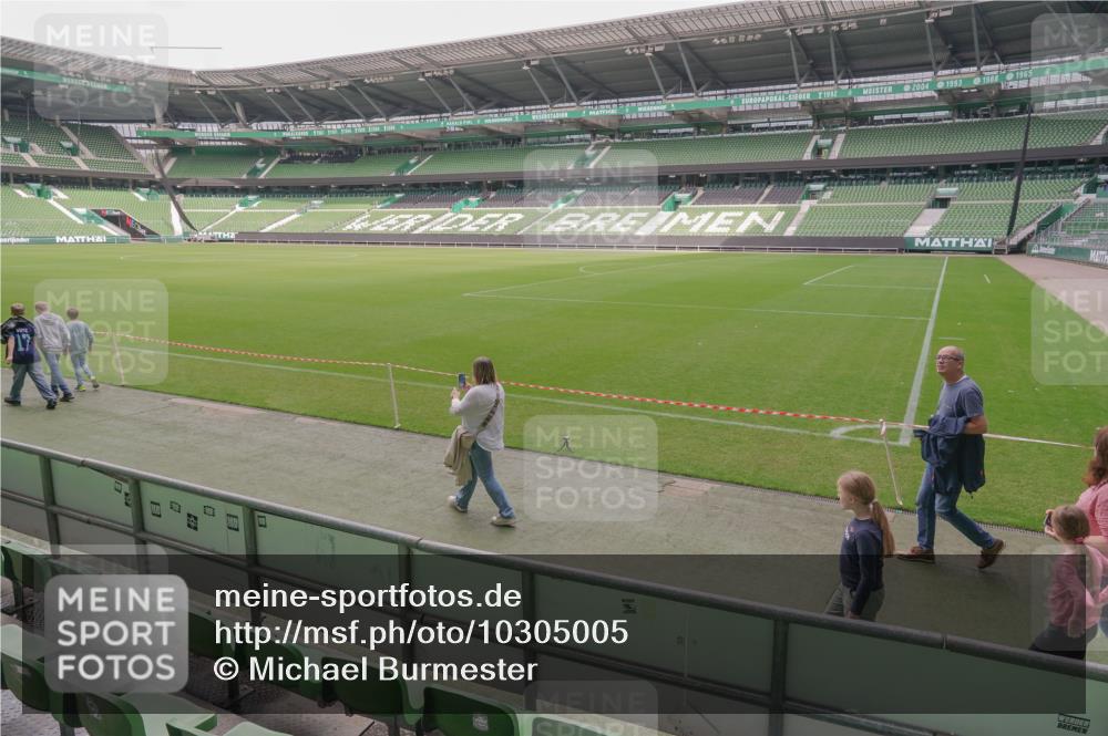 13.09.2026 - 21. swb-Marathon Bremen Michael Burmester http://msf.ph/oto/10305005 13.09.2026 11:20:43 Laufen im Stadion  meine-sportfotos.de