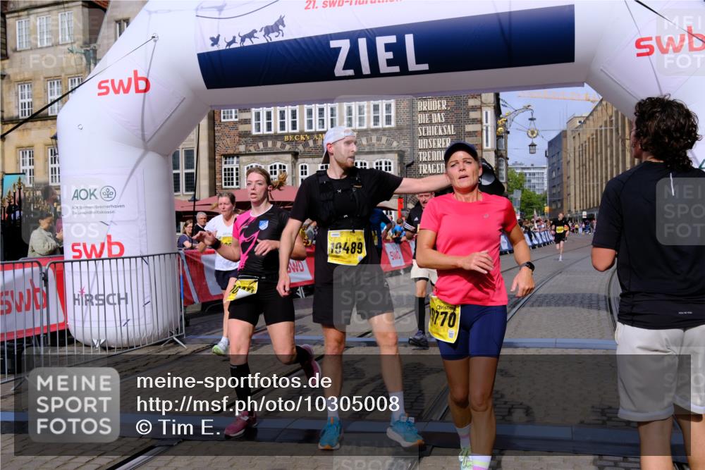 13.09.2026 - 21. swb-Marathon Bremen Tim E. http://msf.ph/oto/10305008 13.09.2026 10:48:51 Ziel 10231, 10269, 10426, 10489, 10538, 10770, 10814, 10815, 10917, 10993, 11196, 11372, 11582, 11611, 11683, 11837, 13570 meine-sportfotos.de