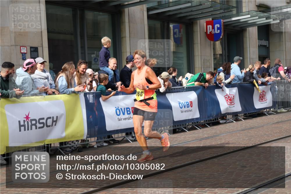 13.09.2026 - 21. swb-Marathon Bremen Strokosch-Dieckow http://msf.ph/oto/10305082 13.09.2026 10:52:54 Ziel 10284, 10448, 10585, 10714, 10757, 10780, 11012, 11168, 11238, 11282, 11379, 11575, 12040, 12170, 12275, 12369, 12398, 12461, 10193, 10304, 10339, 10652, 10734, 10827, 10863, 10906, 11002, 11038, 11109, 11144, 11350, 11362, 11386, 11597, 11766, 12019, 12338, 12399 meine-sportfotos.de