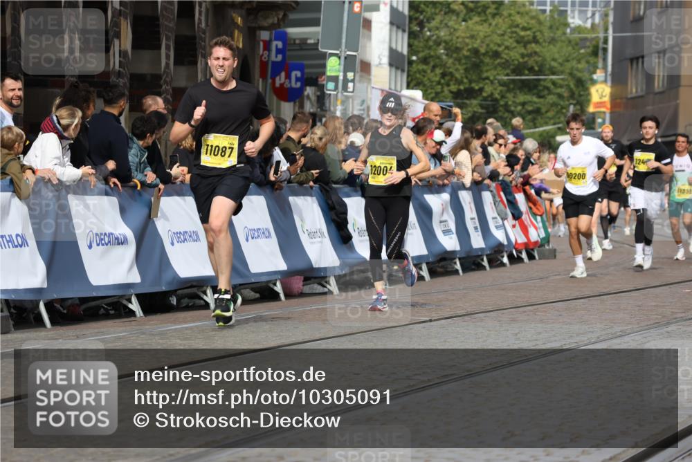 13.09.2026 - 21. swb-Marathon Bremen Strokosch-Dieckow http://msf.ph/oto/10305091 13.09.2026 10:51:03 Ziel 10267, 10764, 11076, 11170, 11220, 11276, 11664, 11753, 11774, 11961, 12052, 12070, 12179, 12309, 12488, 12560, 13544, 10471, 10515, 10808, 10887, 11503, 11537, 11801, 11973, 12051, 12133, 12552 meine-sportfotos.de