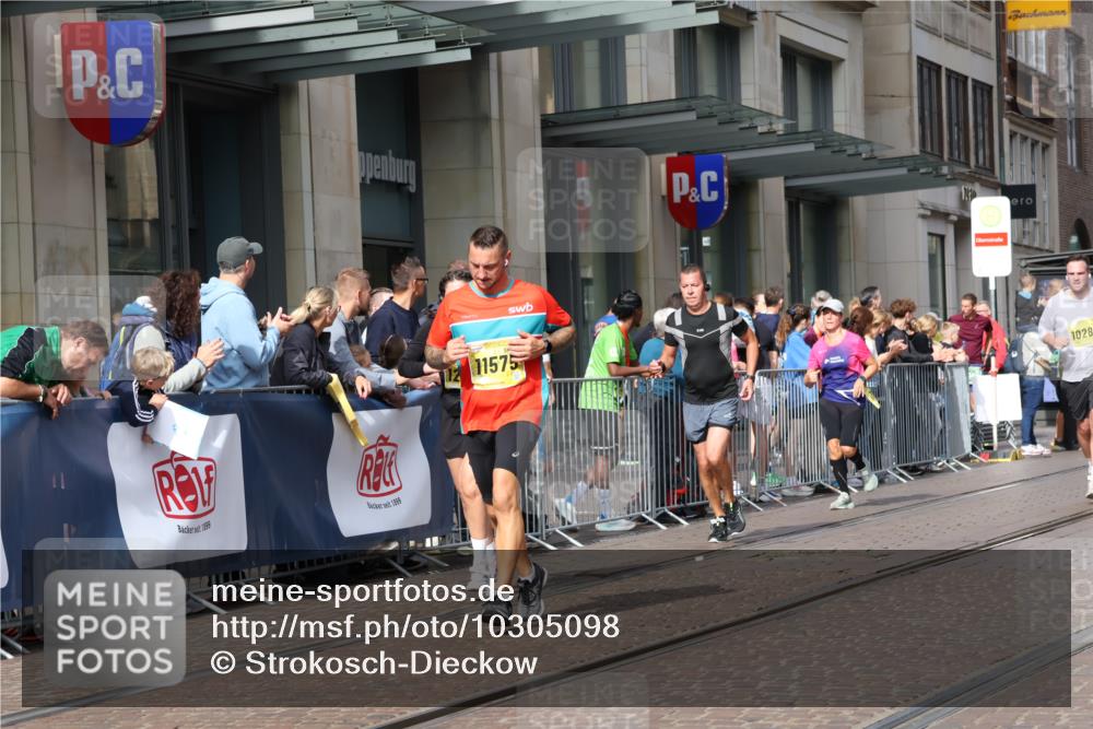 13.09.2026 - 21. swb-Marathon Bremen Strokosch-Dieckow http://msf.ph/oto/10305098 13.09.2026 10:52:55 Ziel 10284, 10448, 10585, 10714, 10757, 10780, 11012, 11168, 11238, 11282, 11379, 11575, 12040, 12170, 12275, 12369, 12398, 12461, 10193, 10304, 10339, 10652, 10734, 10827, 10863, 10906, 11002, 11038, 11109, 11144, 11238, 11362, 11386, 11597, 11766, 12019, 12338, 12399 meine-sportfotos.de