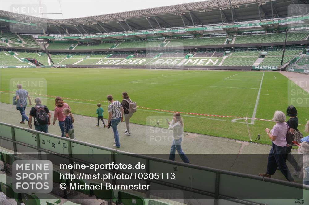13.09.2026 - 21. swb-Marathon Bremen Michael Burmester http://msf.ph/oto/10305113 13.09.2026 11:20:55 Laufen im Stadion  meine-sportfotos.de