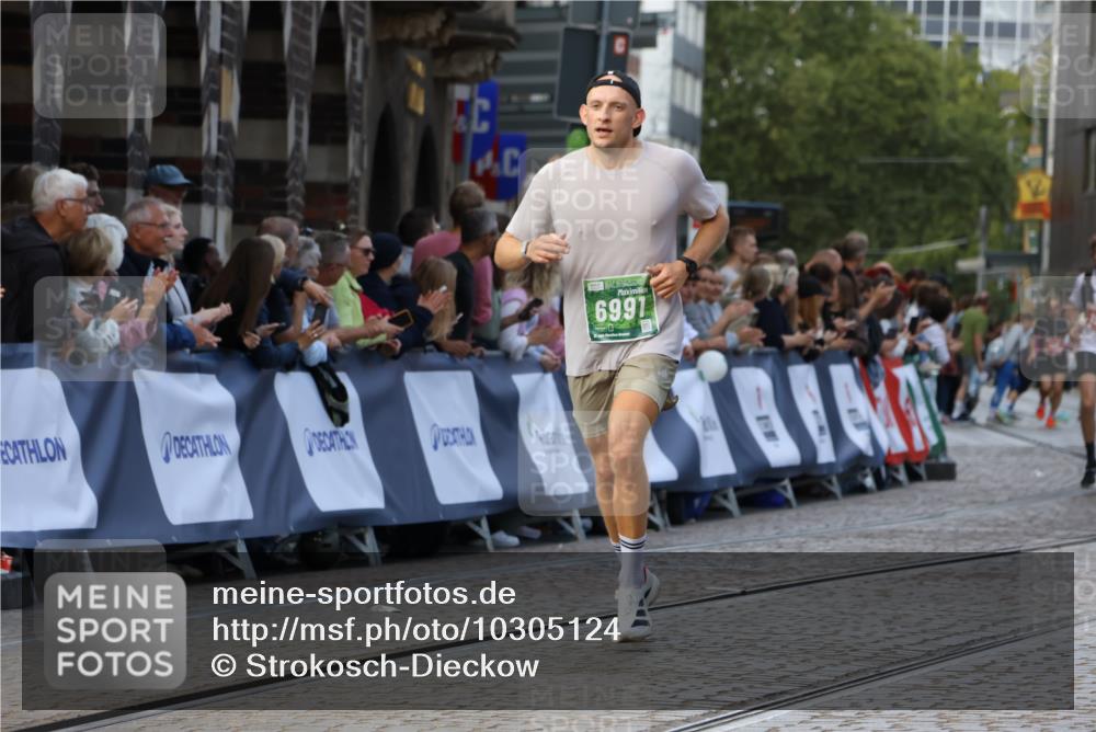 13.09.2026 - 21. swb-Marathon Bremen Strokosch-Dieckow http://msf.ph/oto/10305124 13.09.2026 12:59:06 Ziel 1576, 2049, 3624, 4847, 5672, 6929, 8065, 658, 1248, 1508, 1751, 1800, 1993, 2651, 3584, 4096, 6991, 8383, 9533 meine-sportfotos.de