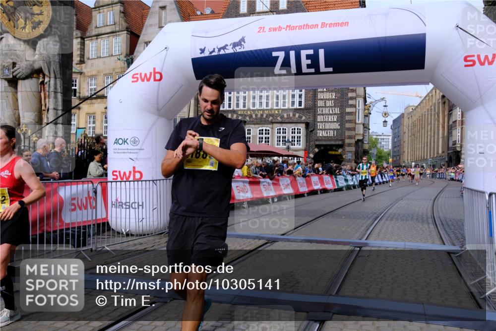 13.09.2026 - 21. swb-Marathon Bremen Tim E. http://msf.ph/oto/10305141 13.09.2026 10:49:07 Ziel 10815, 11372, 11885, 12027, 12204, 13512, 13555 meine-sportfotos.de