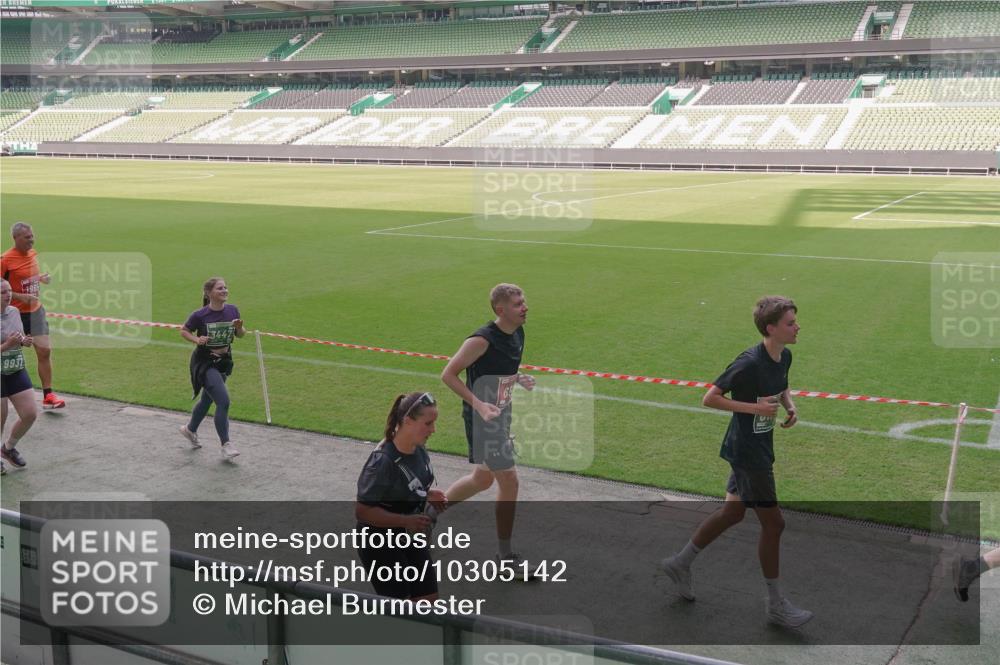 13.09.2026 - 21. swb-Marathon Bremen Michael Burmester http://msf.ph/oto/10305142 13.09.2026 13:36:29 Laufen im Stadion 444, 462, 491, 496, 590, 657, 799, 1015, 1132, 1135, 1279, 1432, 1620, 1726, 1762, 1887, 1934, 1951, 1965, 1974, 1977, 2078, 2227, 2335, 2578, 2639, 2650, 2688, 2789, 2842, 2892, 2894, 2933, 2939, 3090, 3161, 3169, 3178, 3299, 3303, 3406, 3408, 3463, 3472, 3498, 3555, 3570, 3573, 3588, 3640, 3731, 3779, 3801, 3839, 3985, 3992, 3993, 4084, 4145, 4200, 4210, 4290, 4464, 4538, 4801, 4880, 4967, 5000, 5034, 5182, 5332, 5461, 5679, 5818 meine-sportfotos.de