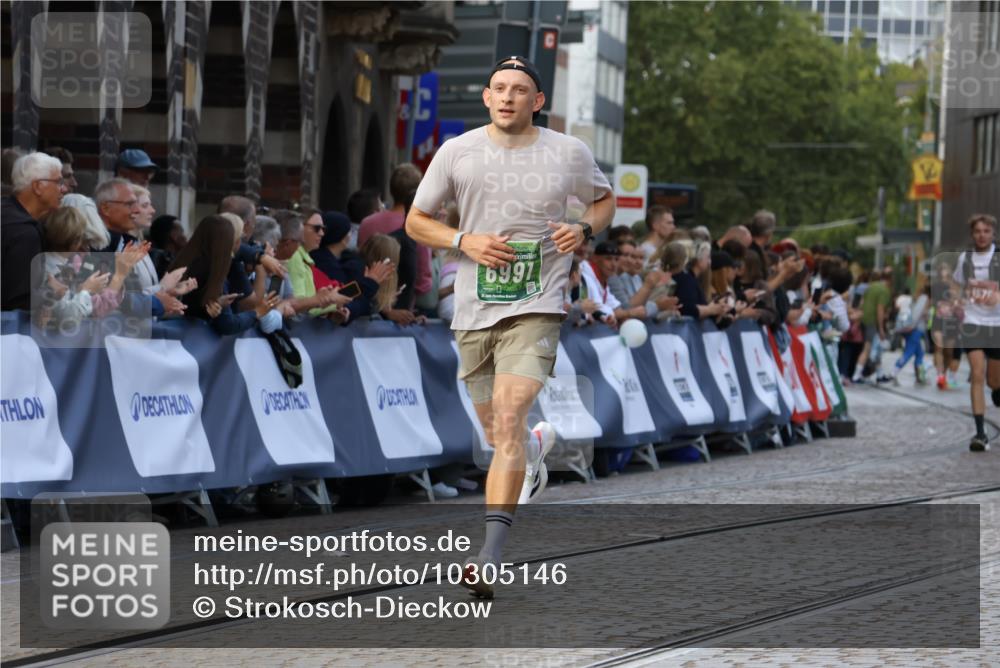 13.09.2026 - 21. swb-Marathon Bremen Strokosch-Dieckow http://msf.ph/oto/10305146 13.09.2026 12:59:06 Ziel 1576, 2049, 3624, 4847, 5672, 6929, 8065, 658, 1248, 1508, 1751, 1800, 1993, 2651, 3584, 4096, 6991, 8383, 9533 meine-sportfotos.de