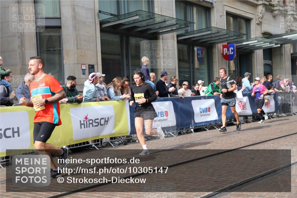 13.09.2026 - 21. swb-Marathon Bremen Strokosch-Dieckow http://msf.ph/oto/10305147 13.09.2026 10:52:58 Ziel 10284, 10448, 10585, 10757, 10780, 10821, 10886, 11012, 11168, 11282, 11379, 11590, 12040, 12056, 12170, 12275, 12308, 12398, 12461, 10193, 10304, 10339, 10652, 10714, 10734, 10827, 10863, 10906, 11002, 11038, 11144, 11238, 11362, 11386, 11575, 11597, 11766, 12019, 12338, 12369, 12399 meine-sportfotos.de