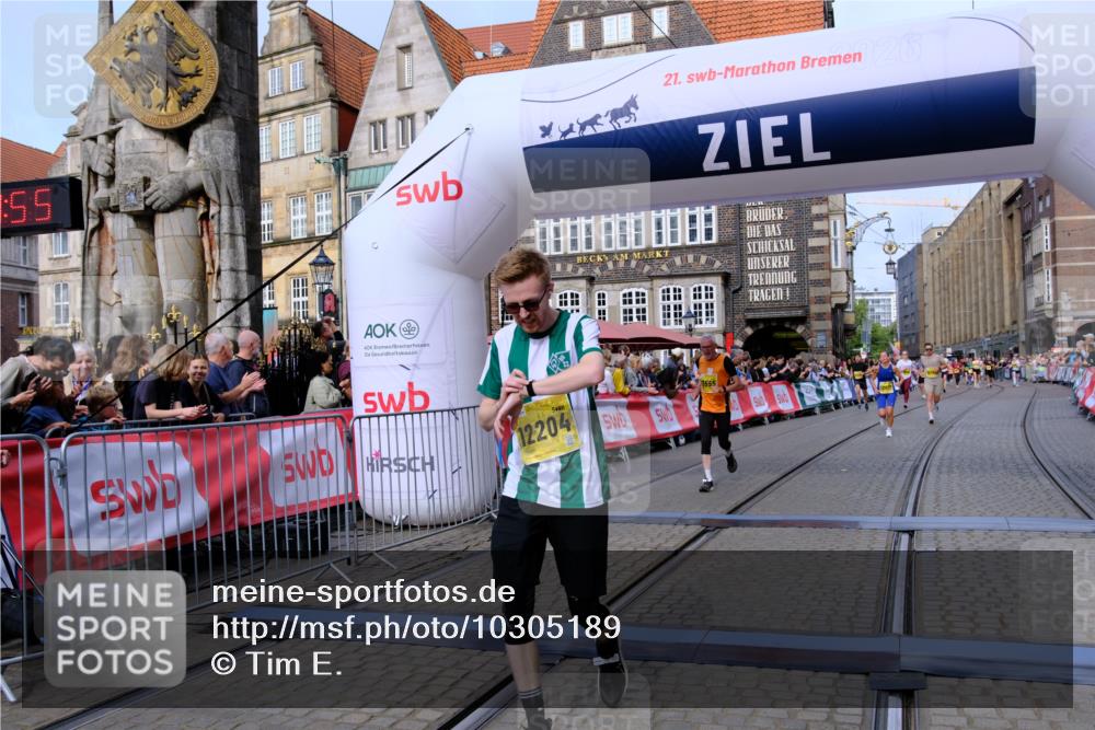 13.09.2026 - 21. swb-Marathon Bremen Tim E. http://msf.ph/oto/10305189 13.09.2026 10:49:12 Ziel 10253, 10293, 10566, 11885, 11891, 12027, 12204, 12350, 13512, 13555 meine-sportfotos.de