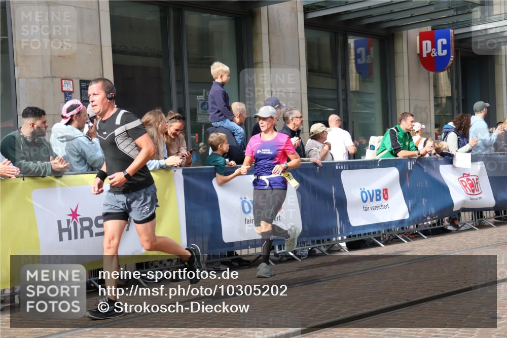13.09.2026 - 21. swb-Marathon Bremen Strokosch-Dieckow http://msf.ph/oto/10305202 13.09.2026 10:52:59 Ziel 10284, 10448, 10585, 10757, 10780, 10821, 10886, 11012, 11168, 11282, 11379, 11590, 12040, 12056, 12170, 12275, 12308, 12398, 12461, 10193, 10304, 10339, 10652, 10714, 10734, 10827, 10863, 10906, 11002, 11038, 11144, 11238, 11282, 11362, 11386, 11575, 11597, 11766, 12019, 12338, 12369, 12399 meine-sportfotos.de