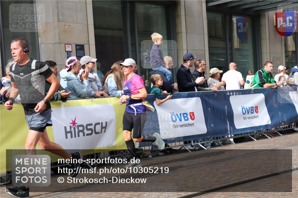 13.09.2026 - 21. swb-Marathon Bremen Strokosch-Dieckow http://msf.ph/oto/10305219 13.09.2026 10:52:59 Ziel 10284, 10448, 10585, 10757, 10780, 10821, 10886, 11012, 11168, 11282, 11379, 11590, 12040, 12056, 12170, 12275, 12308, 12398, 12461, 10193, 10304, 10339, 10652, 10714, 10734, 10827, 10863, 10906, 11002, 11038, 11144, 11238, 11282, 11362, 11386, 11575, 11597, 11766, 12019, 12338, 12369, 12399 meine-sportfotos.de