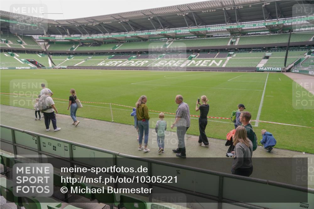 13.09.2026 - 21. swb-Marathon Bremen Michael Burmester http://msf.ph/oto/10305221 13.09.2026 11:21:14 Laufen im Stadion  meine-sportfotos.de