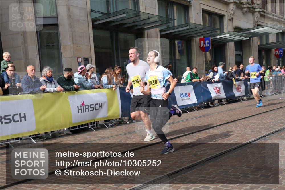 13.09.2026 - 21. swb-Marathon Bremen Strokosch-Dieckow http://msf.ph/oto/10305252 13.09.2026 10:53:01 Ziel 10284, 10448, 10585, 10757, 10780, 10821, 10886, 11012, 11168, 11379, 11590, 12040, 12056, 12170, 12275, 12308, 12398, 12461, 10193, 10284, 10304, 10339, 10652, 10714, 10734, 10827, 10863, 11002, 11038, 11144, 11238, 11282, 11362, 11386, 11575, 11597, 11766, 12019, 12338, 12369, 12399 meine-sportfotos.de
